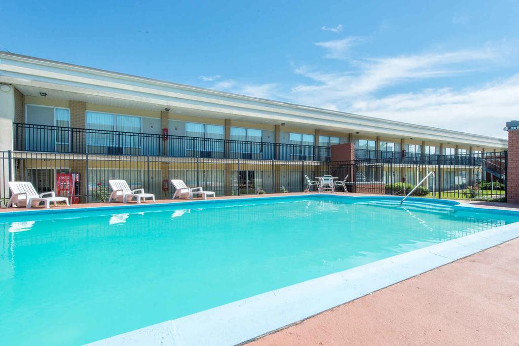 Fairbridge Inn Express Франкфорт Екстер'єр фото